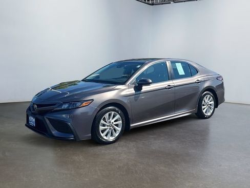 Used 2024 Toyota Camry SE FWD image 1
