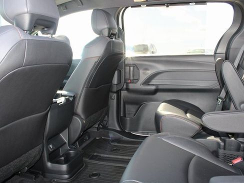 Used 2023 Toyota Sienna XSE w/ XSE Plus Package image 10