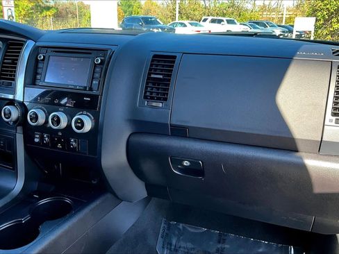 Used 2019 Toyota Sequoia TRD Sport image 18