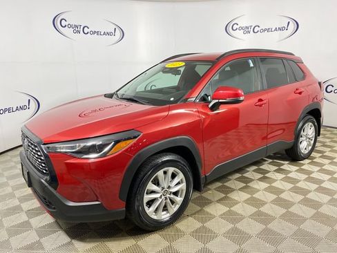 Certified 2023 Toyota Corolla Cross LE AWD/4WD image 3