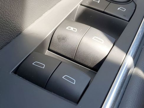 Used 2025 GMC Acadia Elevation image 34