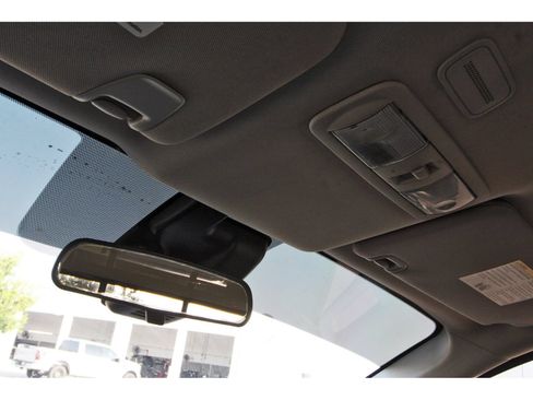 Used 2022 Nissan Titan SV AWD/4WD image 23