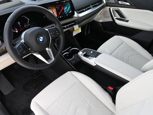 Used 2026 BMW X1 xDrive28i w/ Technology Package AWD/4WD image 11