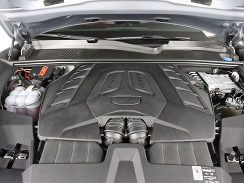 Used 2025 Porsche Cayenne S image 26