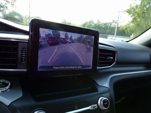 Used 2020 Ford Explorer XLT w/ Equipment Group 202A image 25