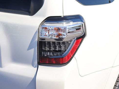 Certified 2022 Toyota 4Runner TRD Off-Road Premium AWD/4WD image 8