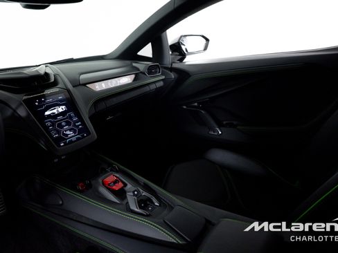 Used 2024 Lamborghini Revuelto AWD/4WD image 17