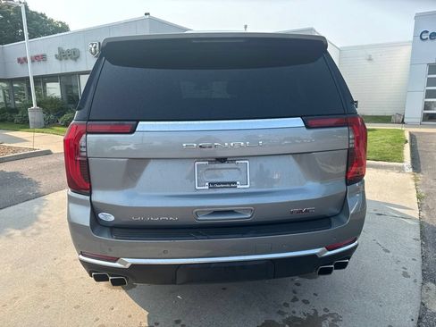 Used 2025 GMC Yukon XL Denali AWD/4WD image 7