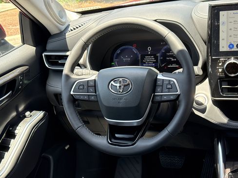 New 2026 Toyota Highlander Limited AWD/4WD image 24