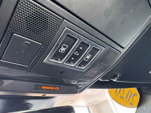 Used 2020 Land Rover Discovery Landmark image 47