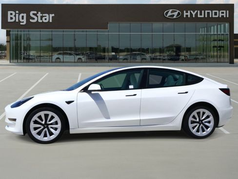 Used 2023 Tesla Model 3 Standard Range RWD image 2