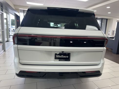 New 2026 Lincoln Navigator Reserve AWD/4WD image 6