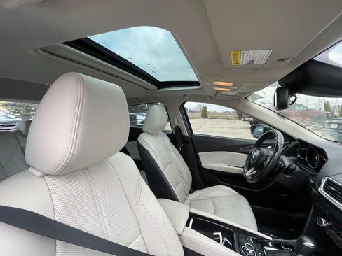 Used 2017 MAZDA MAZDA3 Grand Touring w/ Premium Equipment Package FWD image 3