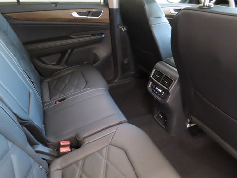 New 2026 Volkswagen Atlas SE image 25