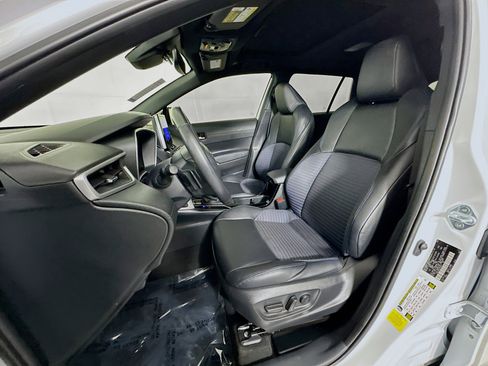 Used 2023 Toyota Corolla Cross XSE w/ Convenience Package image 12