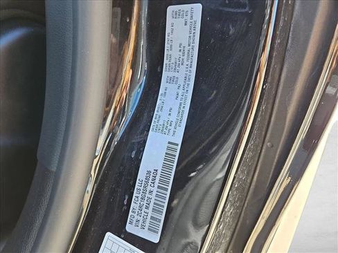 Used 2025 Chrysler Pacifica Select image 23