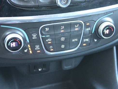 Used 2018 Chevrolet Traverse LT image 26