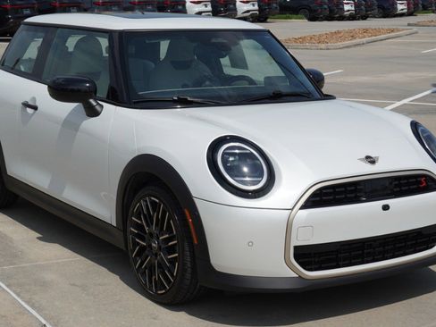 Used 2025 MINI Cooper S FWD image 3