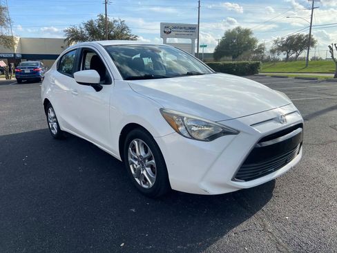 Used 2016 Scion iA image 3