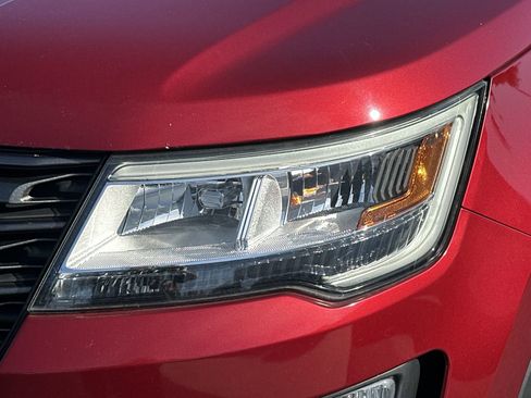 Used 2017 Ford Explorer XLT w/ Equipment Group 202A FWD image 11