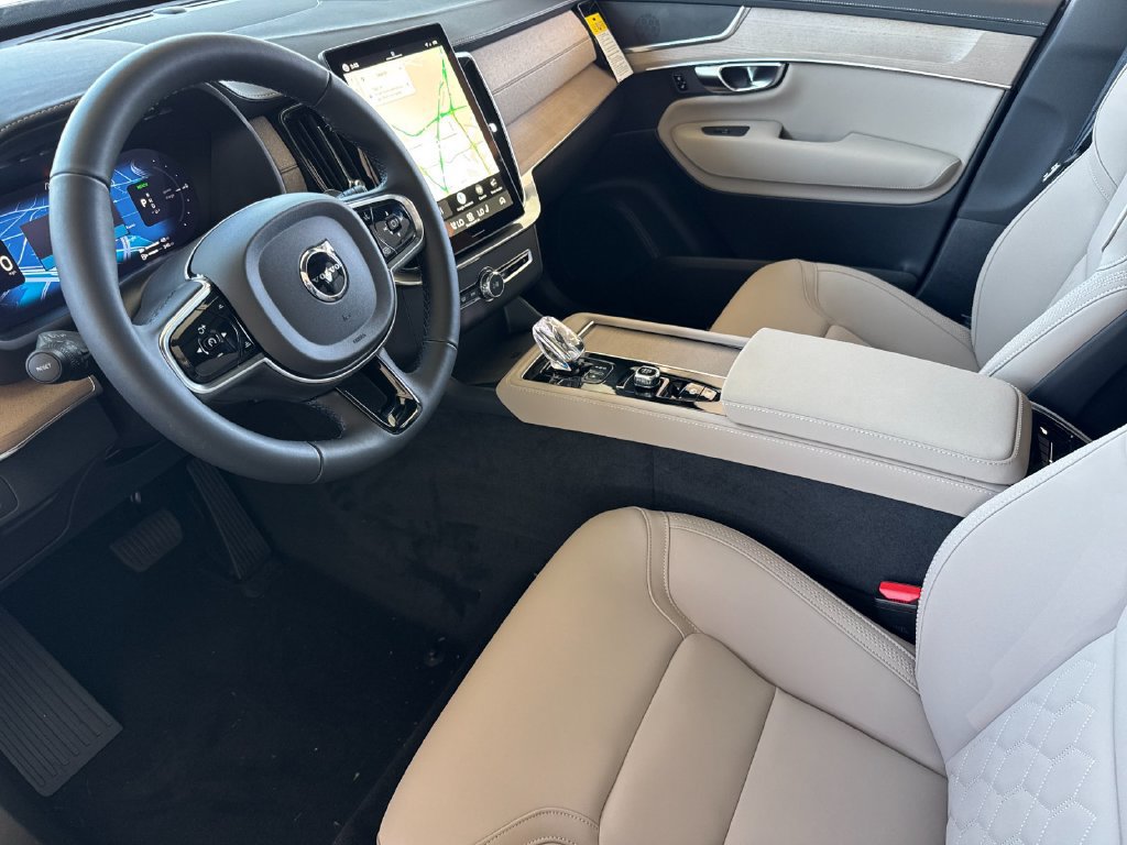 New 2026 Volvo XC90 T8 Plus w/ Protection Package AWD/4WD image 9