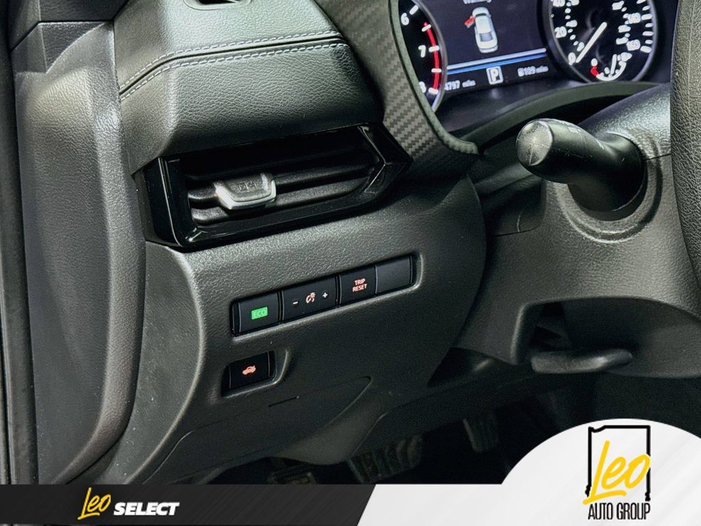 Used 2024 Nissan Sentra SV FWD image 13