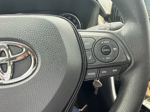 Used 2022 Toyota RAV4 LE AWD/4WD image 27