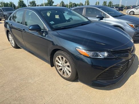 Used 2020 Toyota Camry LE w/ Convenience Package FWD image 4