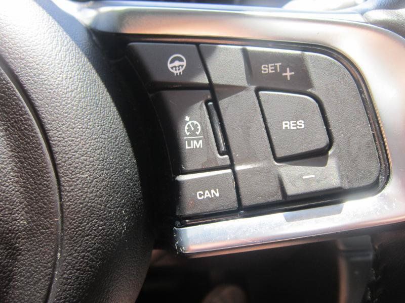 Used 2020 Jaguar E-PACE AWD/4WD image 12