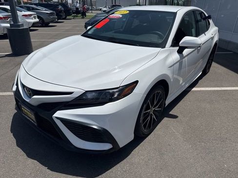Certified 2022 Toyota Camry SE FWD image 16