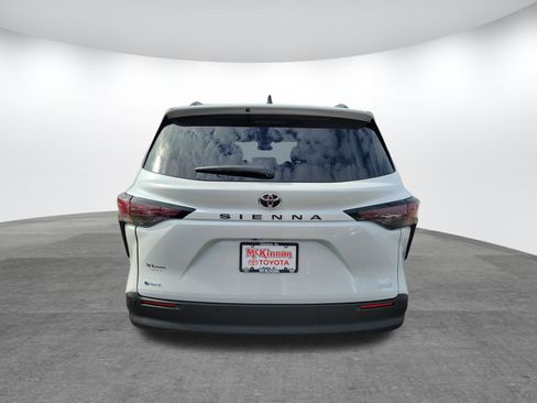 New 2026 Toyota Sienna XLE image 6