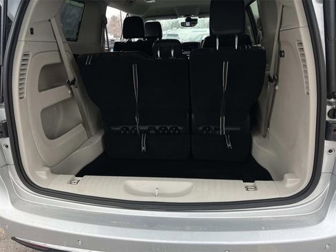 Used 2024 Chrysler Pacifica Touring-L image 10