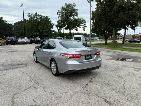 Used 2018 Toyota Camry LE FWD image 5