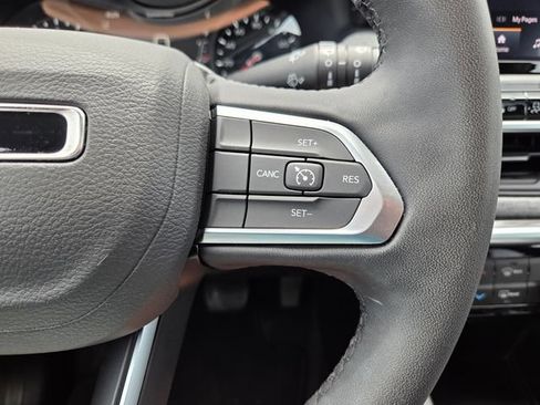 Certified 2025 Jeep Compass Latitude AWD/4WD image 29