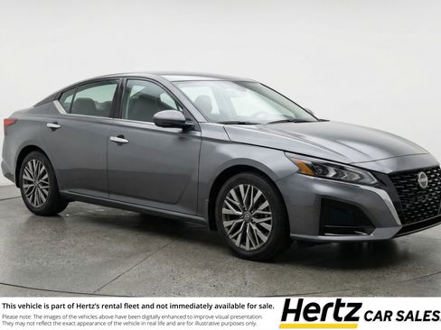 Used 2025 Nissan Altima 2.5 SV image 1