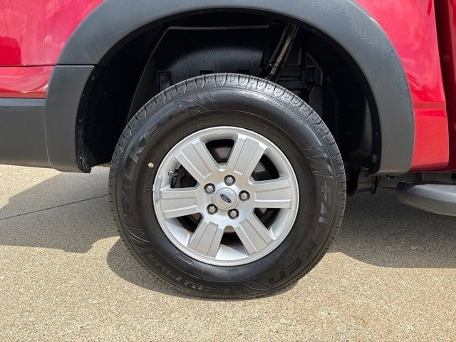 Used 2010 Ford Explorer Sport Trac XLT AWD/4WD image 10