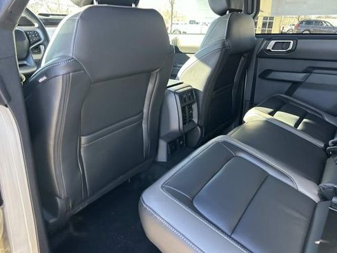 New 2025 Ford Bronco Outer Banks w/ Sasquatch Package AWD/4WD image 20