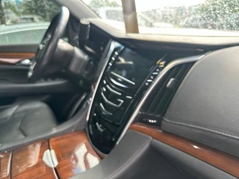 Used 2019 Cadillac Escalade Premium Luxury AWD/4WD image 23