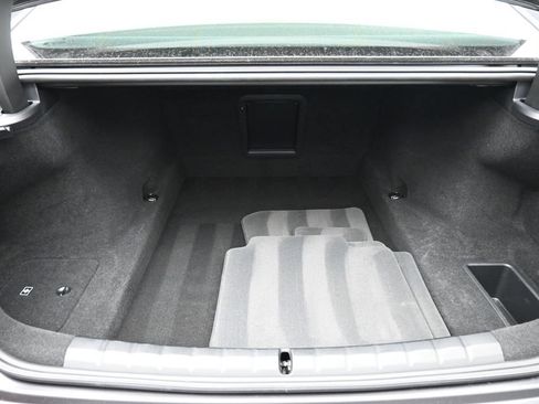 Used 2023 BMW 760i xDrive AWD/4WD image 27