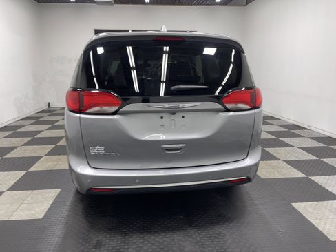 Used 2019 Chrysler Pacifica Touring Plus w/ Tire & Wheel Group image 3