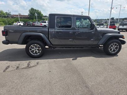 New 2025 Jeep Gladiator Sport