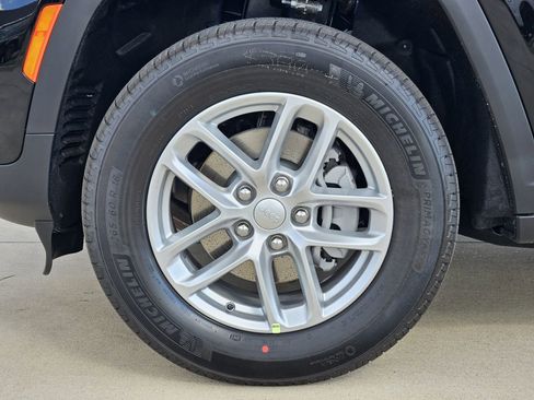 New 2026 Jeep Grand Cherokee Laredo RWD image 12