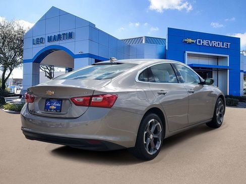 Used 2024 Chevrolet Malibu LT image 3