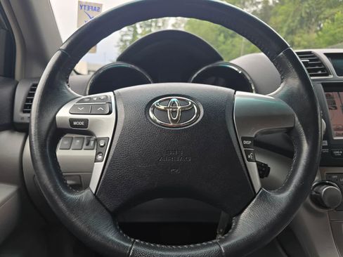 Used 2011 Toyota Highlander SE w/ Tow Pkg AWD/4WD image 21