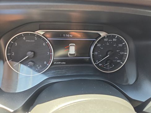 Used 2023 Nissan Rogue S FWD image 11