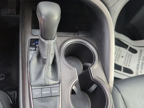 Used 2024 Toyota Camry SE FWD image 17
