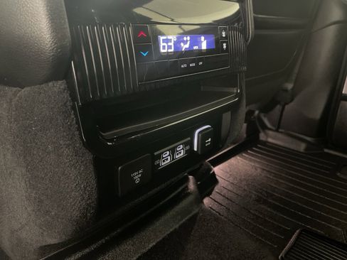 Used 2024 Jeep Wagoneer 4WD w/ HD Trailer Tow Package image 25