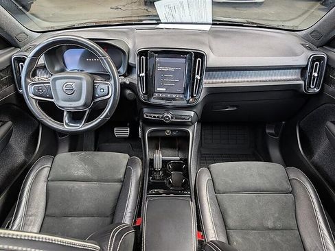 Used 2021 Volvo XC40 P8 Recharge w/ Advanced Package AWD/4WD image 3