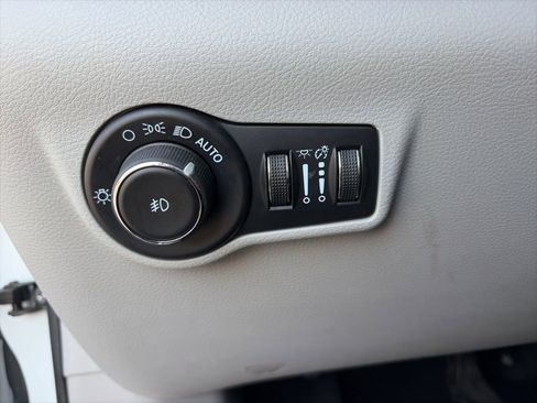 Used 2024 Jeep Compass Latitude image 15