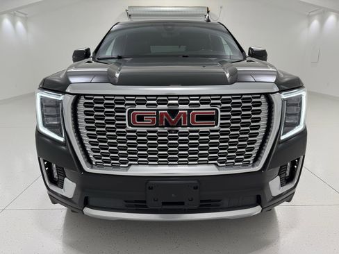 Used 2021 GMC Yukon Denali w/ Denali Premium Package image 2